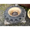 Rengas 14.9/13-24 vanteella / Fahr M600 leikkuupuimurista