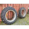 Traktorin renkaat 13.6x36 vannekehillä /
