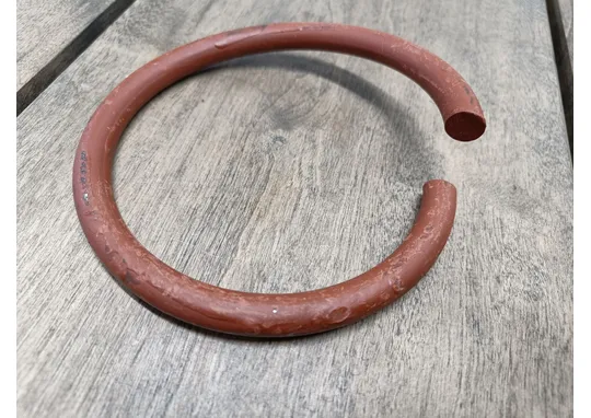 Piikkien kiinnityslenkki / Jar-Met rengasäkeeseen