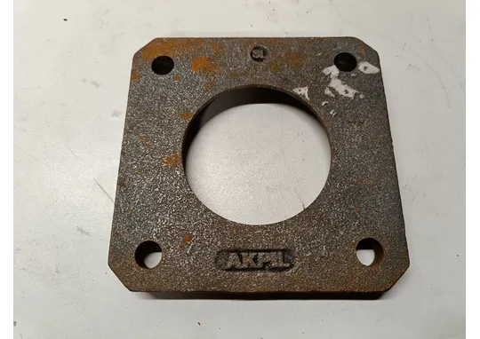 Laakeripesän päätykappale / Akpil V