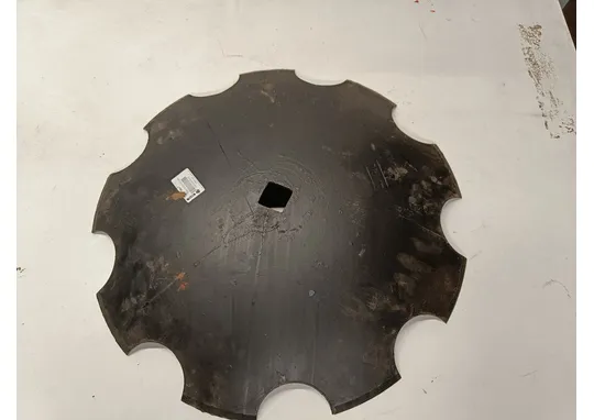 Lautanen 560mm, keskireikä neliö / Vahvuus 5mm, Akpil V