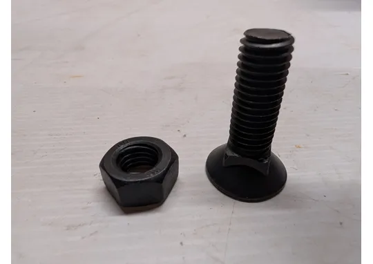 Auran pultti M12 x 40 mm - 12.9 / Neliökantainen - Mutterilla
