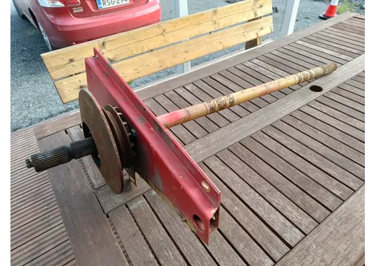 MF 16 pääakseli puimuriin / Massey Ferguson leikkuupuimuri