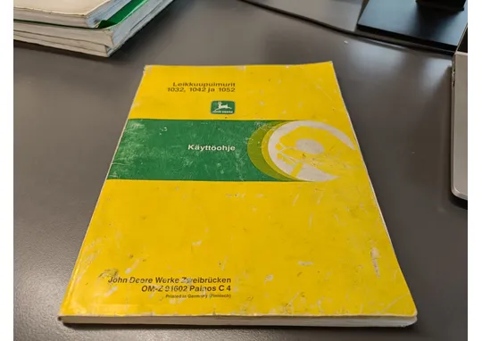 John Deere 1032, 1042, 1052 / Leikkuupuimuri käyttöohjekirja