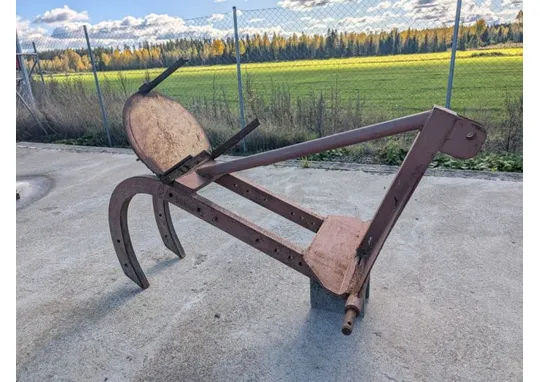 Kivi tai kantokoukku traktoriin /