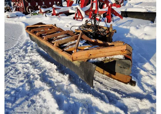 Mahlers 400cm alueaura, Volvo-kiinnike / Urakkakone, herkistelyä vaativa lumiaura