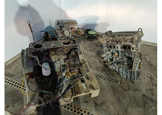 Ford DOHC 2.0 moottorit - 2kpl / Varaosiksi tai korjattavaksi - Bensiini