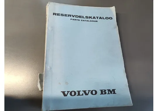 Volvo BM T320 varaosakirja /