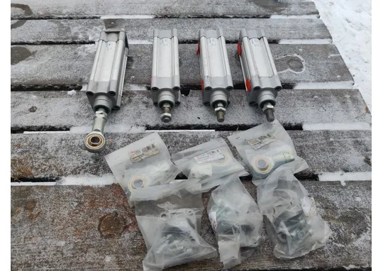 Festo Paineilmasylinteri 4kpl / Uusia, käyttämättömiä