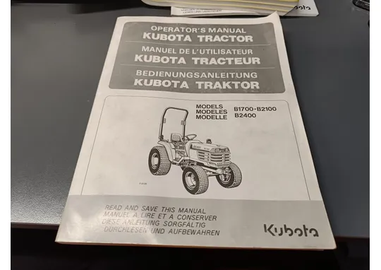 Kubota B1700- B2100- B2400 käyttöohjekirja / englanninkielinen ruohonleikkuriin