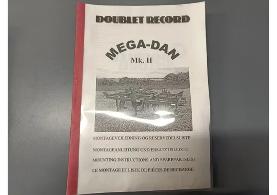 Double record mega-dan mk. 11 / Maanmuokkauskoneen ohjekirja