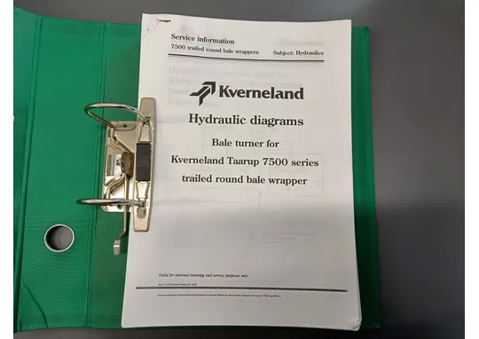 Kverneland 5500 sarjan / Käärijän kirjallisuutta