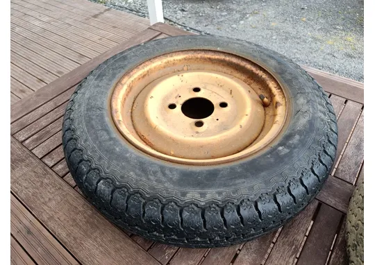 Renkaat 165SR15 vanteilla 2 kpl / Heywang paalaimesta