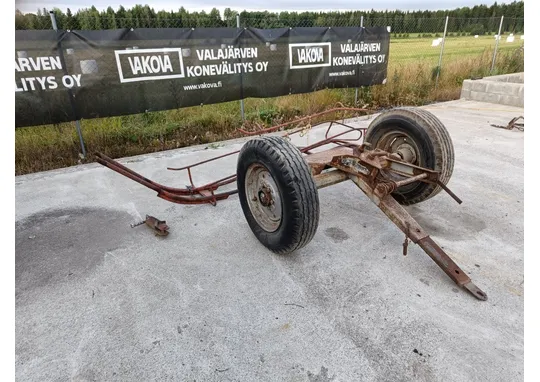 Paalirata ja Tuhti väliakseli / Welger AP400 paalaimesta
