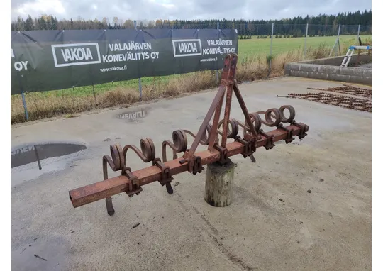 Kultivaattori Muko 8-piikkinen / Työleveys 200cm, pienempään traktoriin
