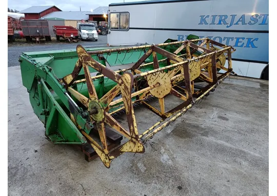 John Deere leikkuupöytä - 12 jalkaa / Työleveys 360cm - 965 leikkuupuimurista