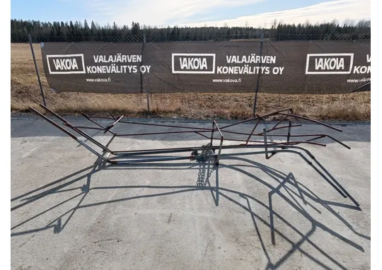 Paalirata sivulle heittävä / Welger AP42 paalaimesta