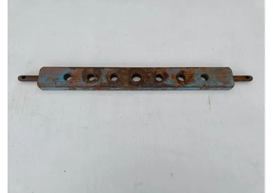 Vetokarttu pituus 828mm päät 22mm / Keskireikä 31mm