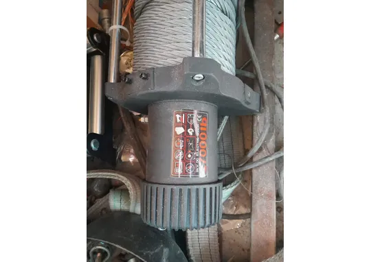 Vinssi sähkökäyttöinen / käyttämätön / n. 7700kg 24 volttia