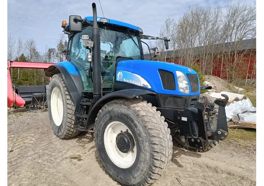 New Holland TS135A Plus traktori / Etunostolaitteella, siisti kone!
