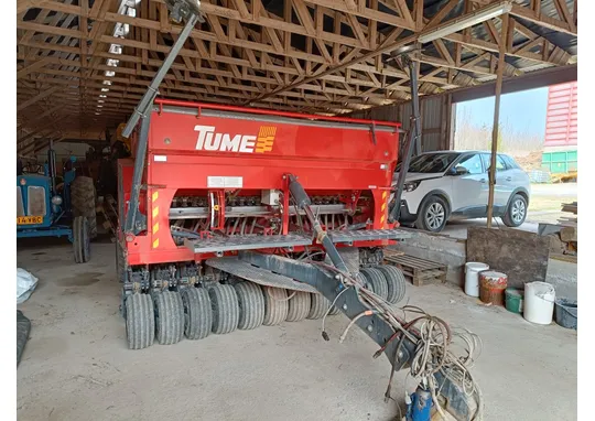 Tume Nova Combi 300cm suorakylvökone / Täysremontti tehty 90 ha sitten