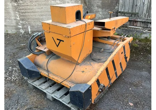 VT350 Lakaisulaite / Harjaimuri trukkipiikkeihin