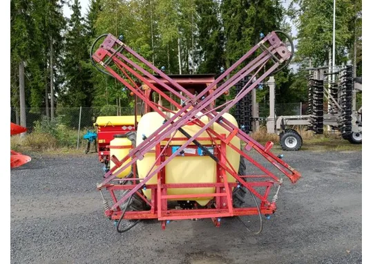 Hardi kasvinsuojeluruisku 600L, työleveys 11M / Katsastettu 27.8.2026, katso video!