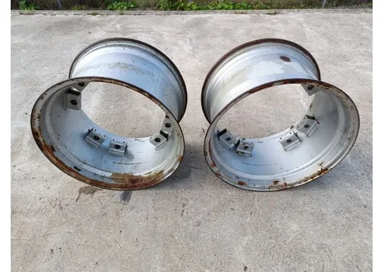GKN Wheels vannekehät 24 tuumaiset / Leveys 15 tuumaa