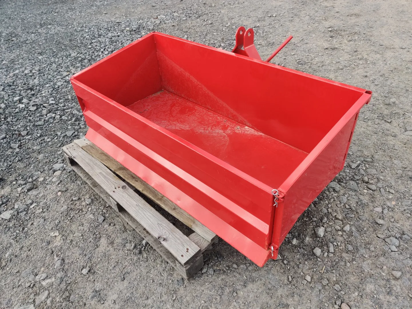 Taret 150cm kuljetuslaatikko / Kippaava takakauha pikkutraktoriin