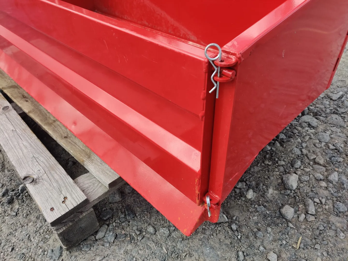 Taret 150cm kuljetuslaatikko / Kippaava takakauha pikkutraktoriin