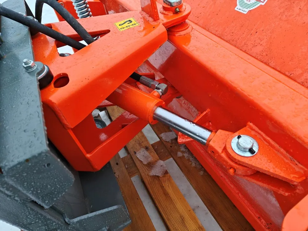 Pomarol SP200 lumilevy / Hydraulinen, 3-piste kiinnike, hardox terä