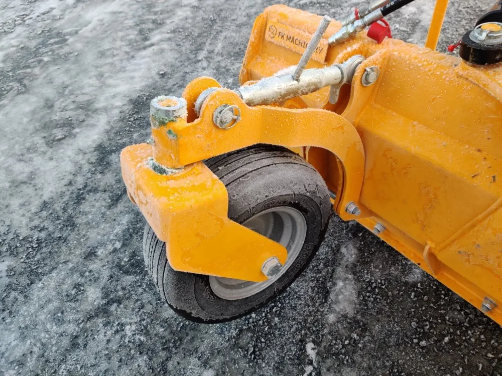 FK Machinery 180cm perälevy / Hydraulinen - Hardox terä ja tukipyörät