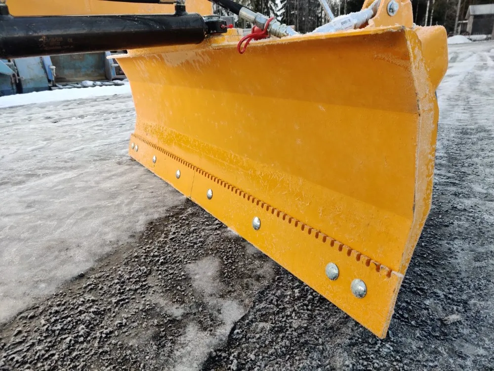 FK Machinery 180cm perälevy / Hydraulinen - Hardox terä ja tukipyörät