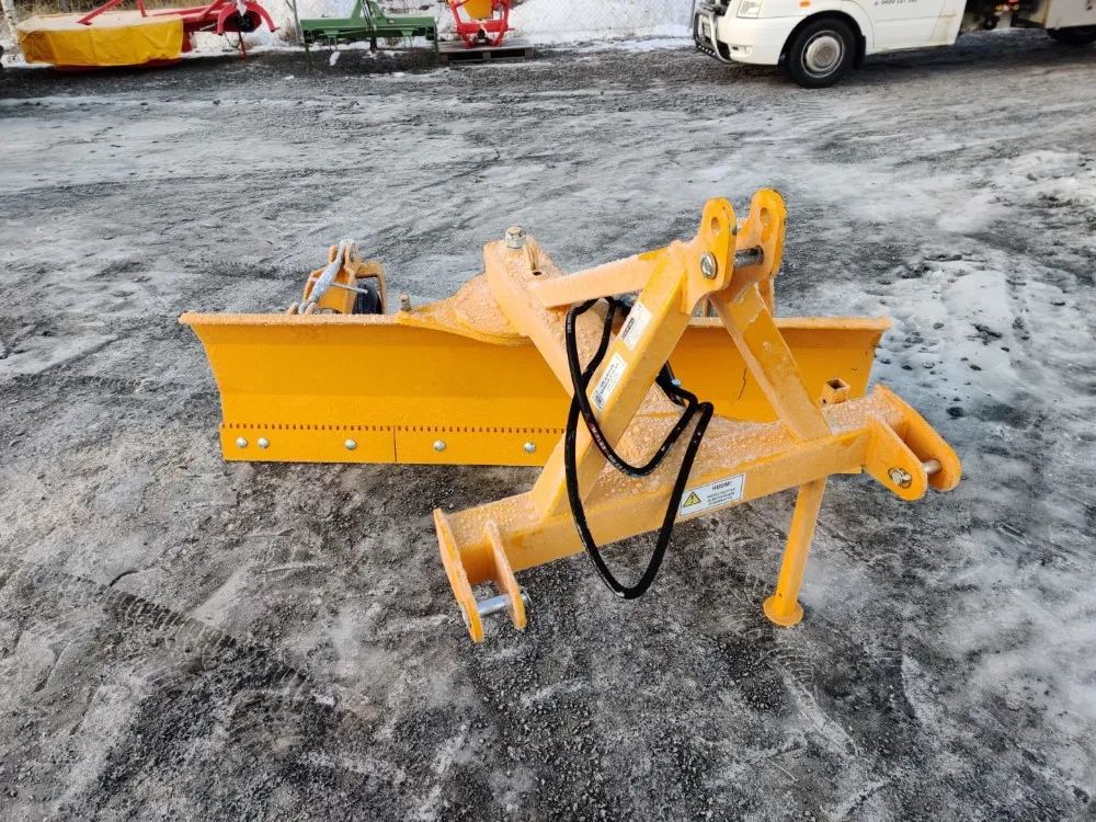 FK Machinery 210cm perälevy / Hydraulinen - Hardox terä ja tukipyörät