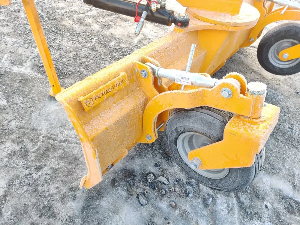 FK Machinery 210cm perälevy / Hydraulinen - Hardox terä ja tukipyörät
