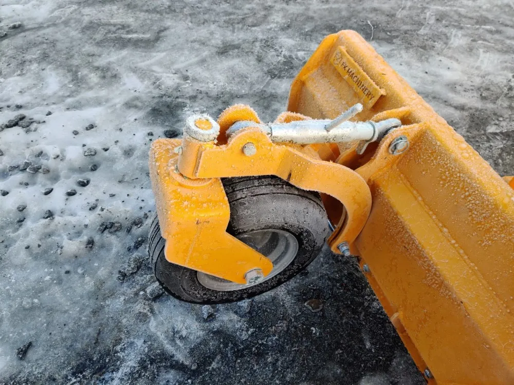 FK Machinery 210cm perälevy / Hydraulinen - Hardox terä ja tukipyörät