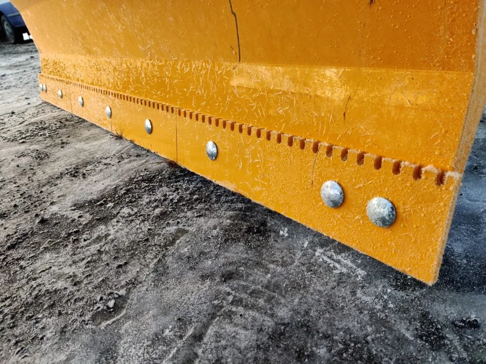 FK Machinery 210cm perälevy / Hydraulinen - Hardox terä ja tukipyörät