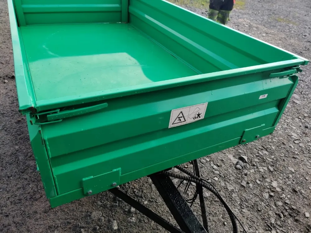 Sansen kippikärry pikkutraktoriin / 1-akselinen peltilaidoilla