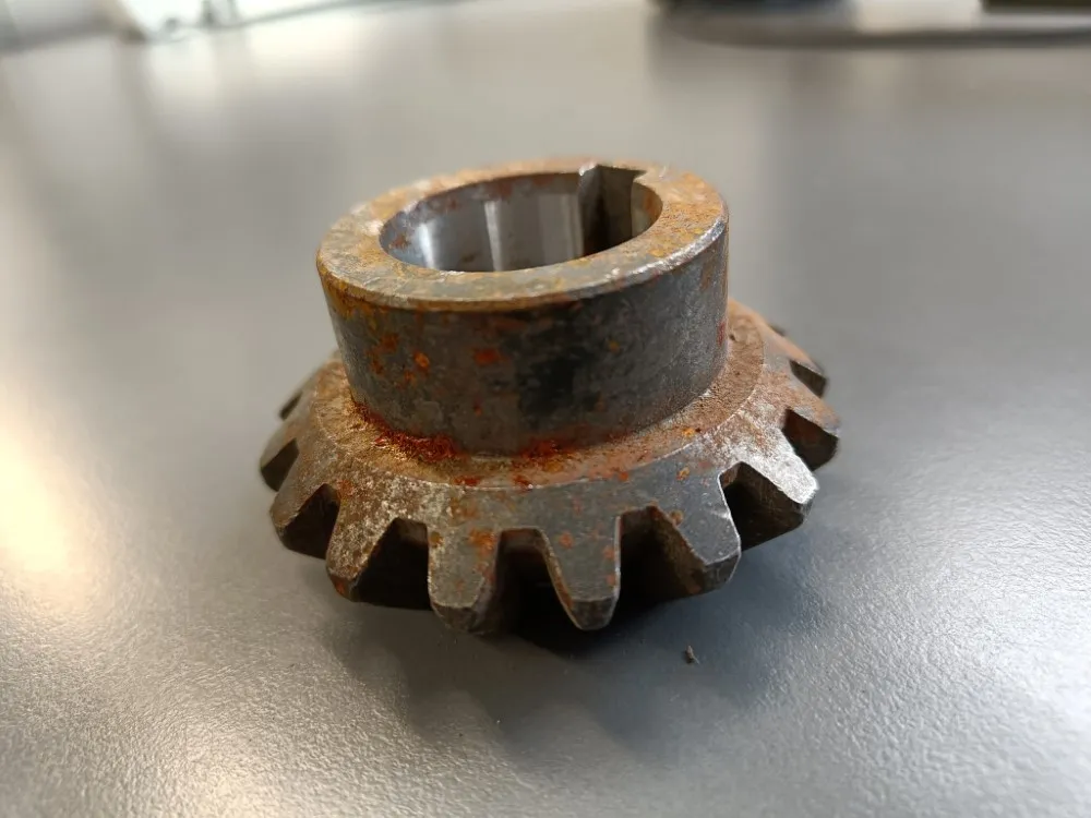 Ratas 17-hampainen 30mm keskireikä / Lisicki Z178 lieriöniittokoneeseen