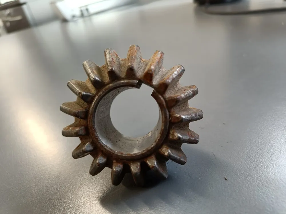 Ratas 17-hampainen 30mm keskireikä / Lisicki Z178 lieriöniittokoneeseen