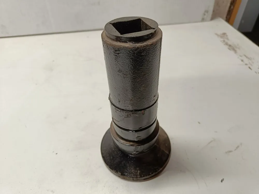 Lautasen päätyholkki / Strumyk Alfa