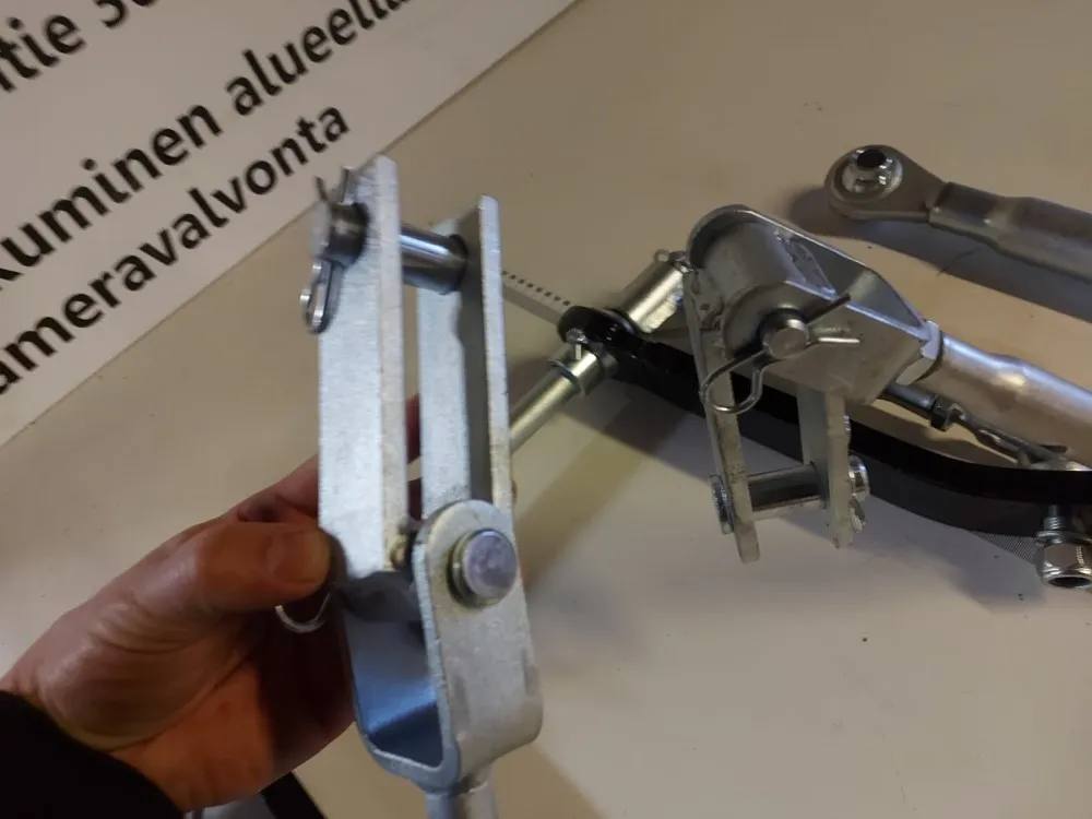 Nostolaitesarja minitraktoriin / Vetovarret 570mm