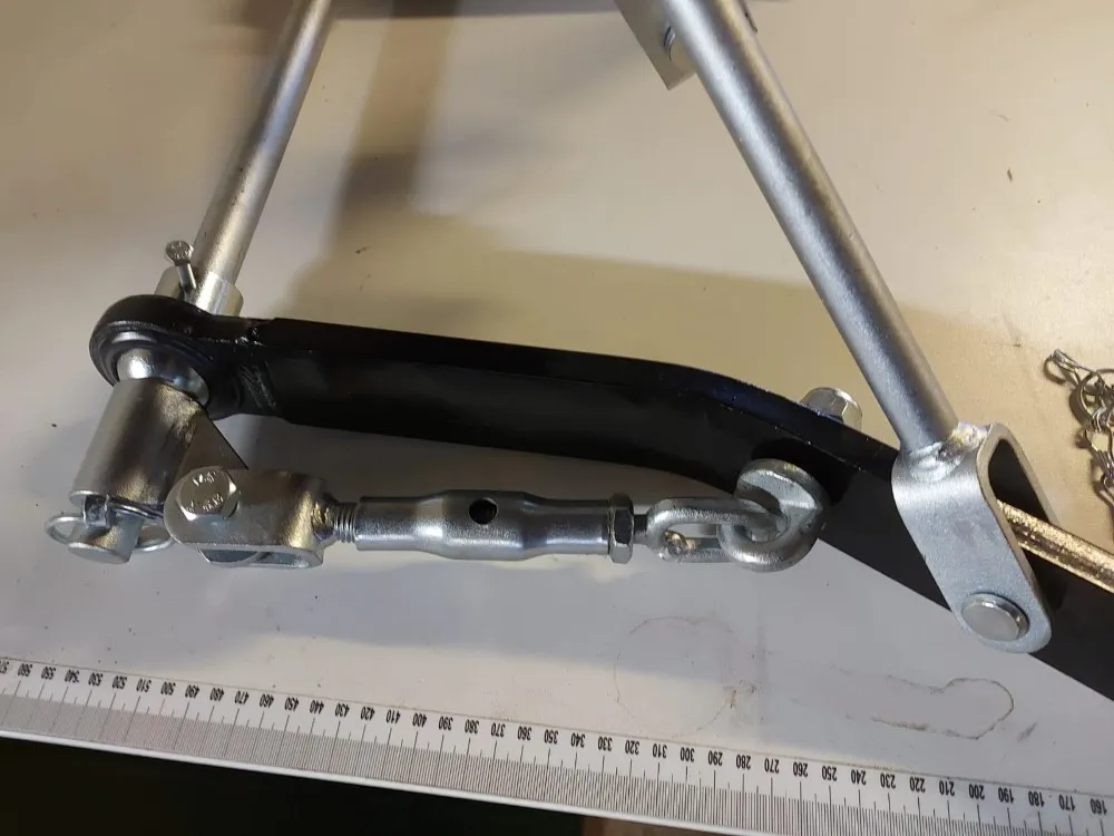 Nostolaitesarja minitraktoriin / Vetovarret 570mm
