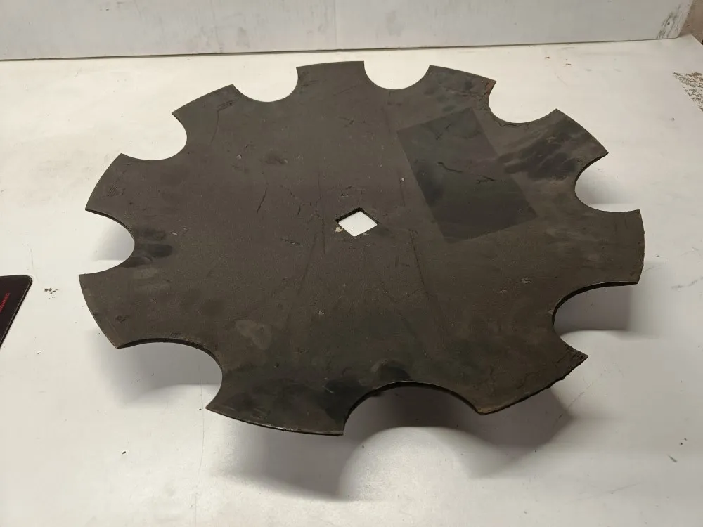 Lautanen 560mm, keskireikä neliö / Vahvuus 5mm, Akpil V
