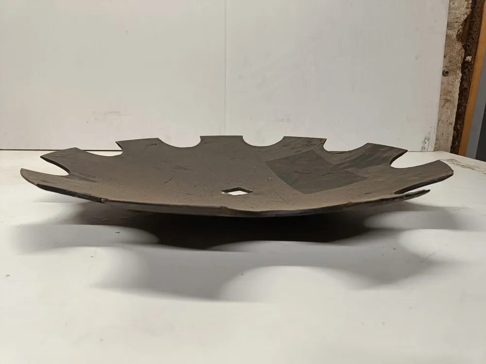 Lautanen 560mm, keskireikä neliö / Vahvuus 5mm, Akpil V