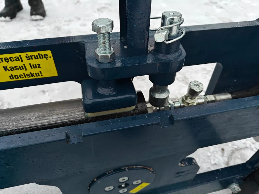 FK Machinery UPFR16 kääntäjä / 1600kg - Trukkipiikeillä - EURO-kiinnike