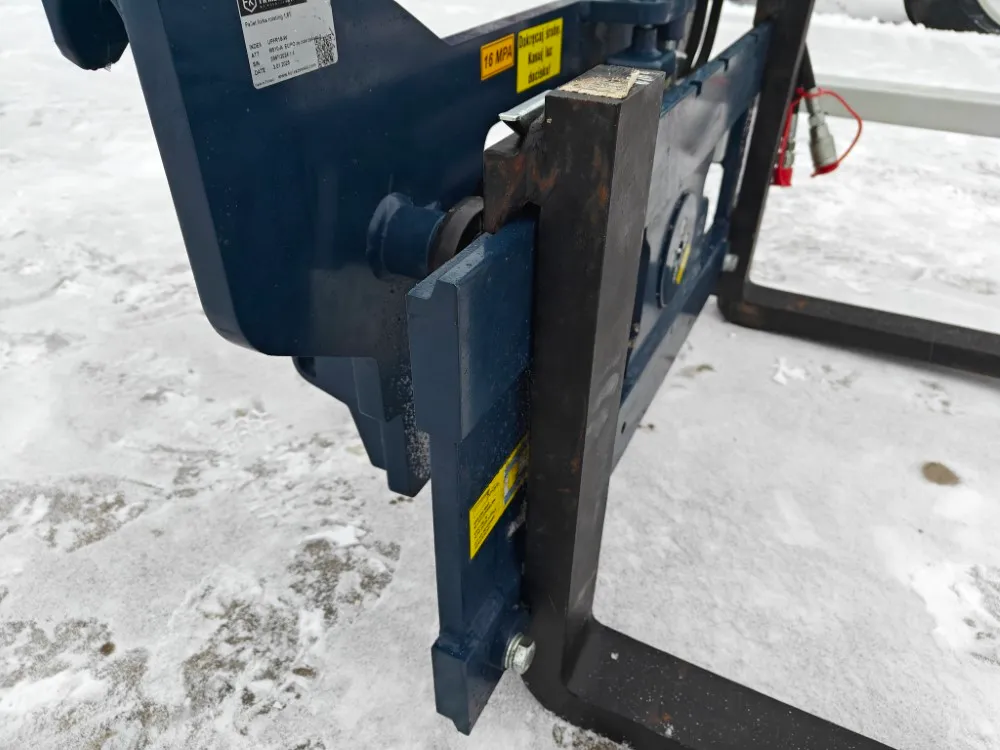 FK Machinery UPFR16 kääntäjä / 1600kg - Trukkipiikeillä - EURO-kiinnike