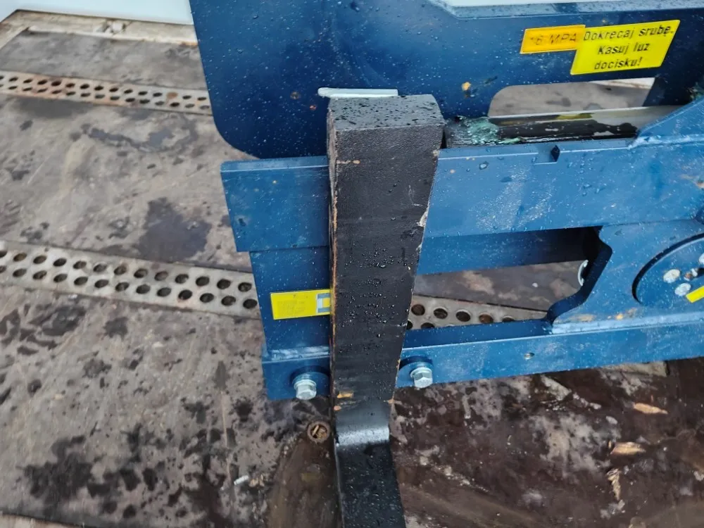 FK Machinery UPF16-W-C kääntäjä / Trukkipiikeillä ja yläpitimellä - EURO