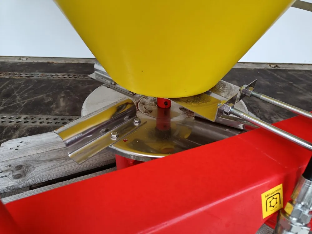 Jar-Met JP650 pintalevitin traktoriin / Hydraulinen avaus/sulku - RST-lautanen