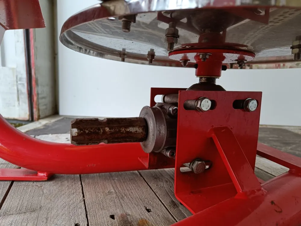 Jar-Met JP650 pintalevitin traktoriin / Hydraulinen avaus/sulku - RST-lautanen
